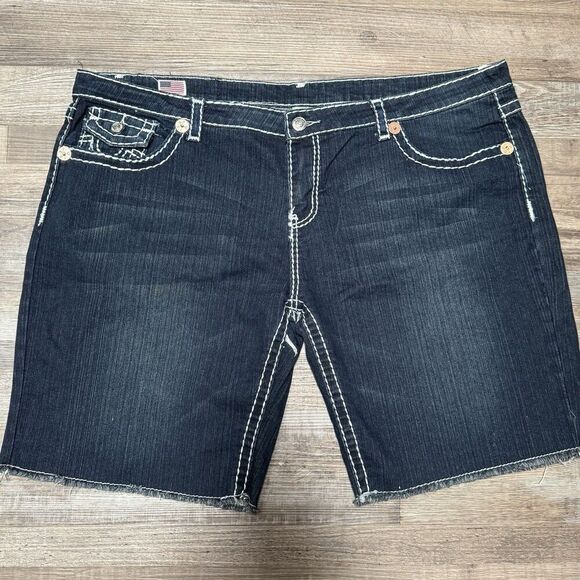 True Religion JOEY SUPER T Jean Cut Off Shorts Womens Sz 40 Flap Pockets NWT - Picture 3 of 10